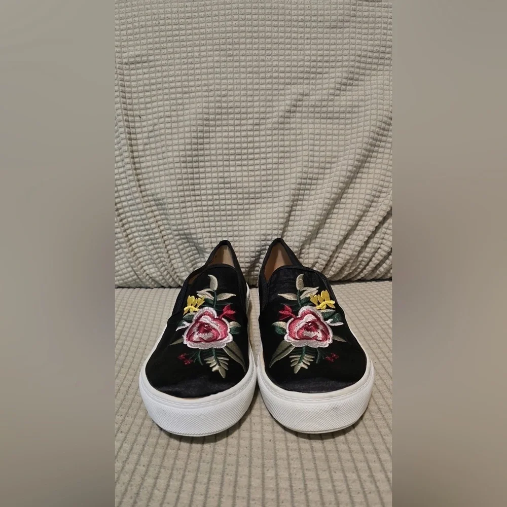Dirty Laundry Black and Red Sneakers Casual Canvas